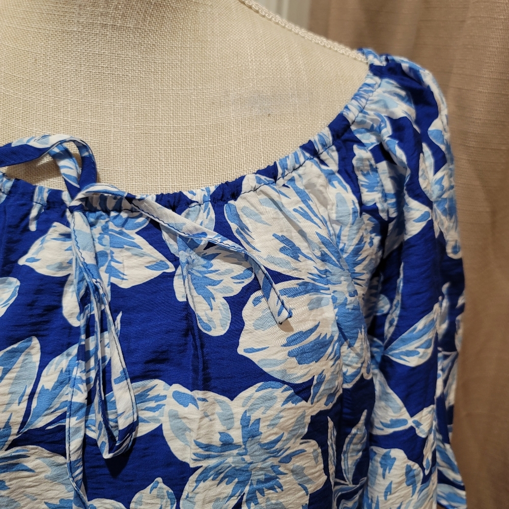New pull over blouse - Picture 3 of 4